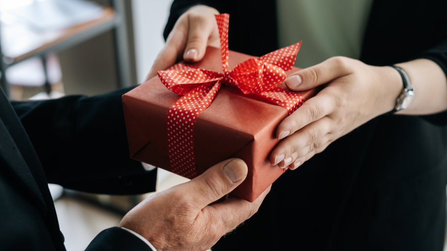 Corporate Gifts Employees and Clients Won’t Trash, That Also Give Back!